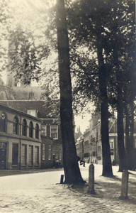 1902 Gezicht op het Pieterskerkhof te Utrecht.